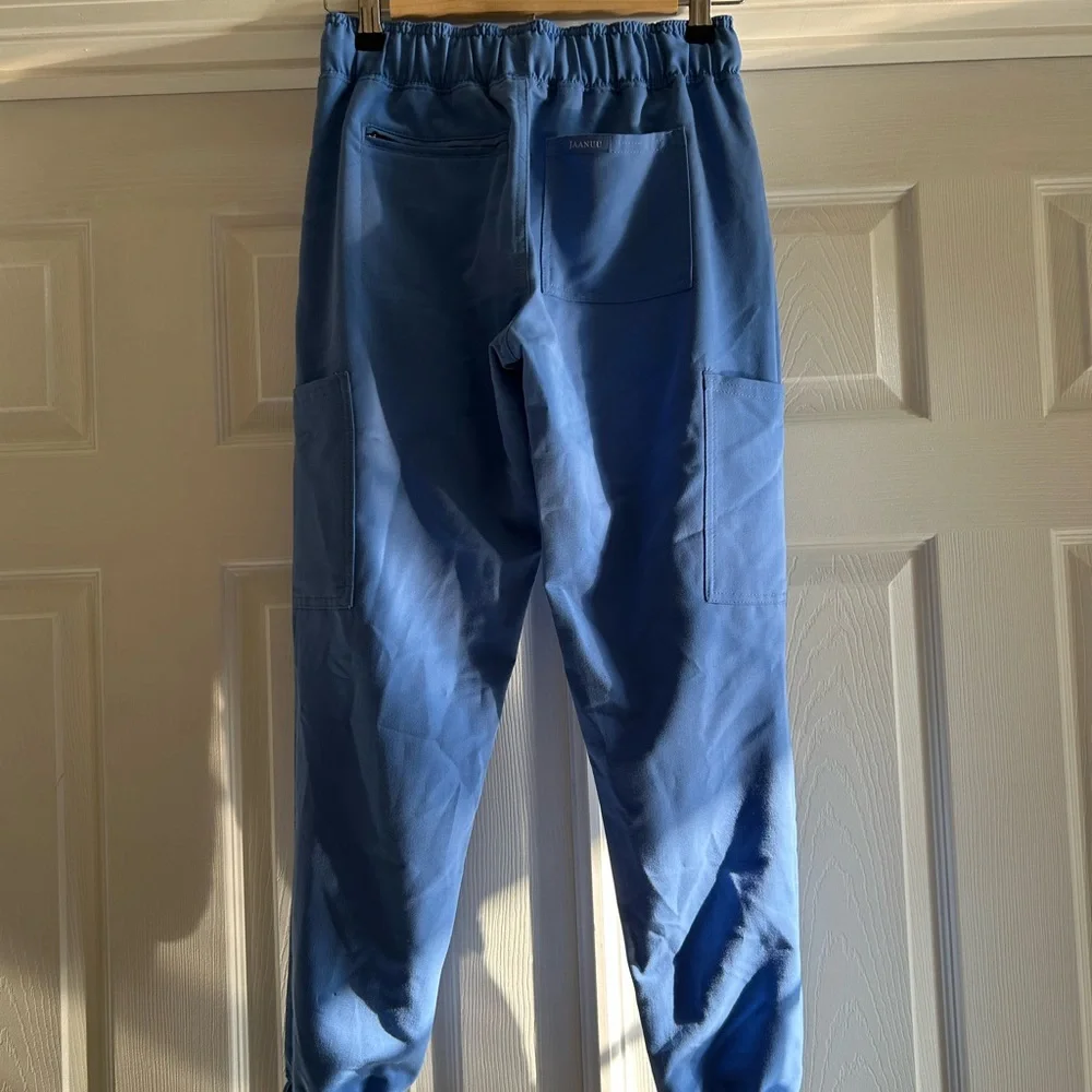 Jaanuu women’s Jogger scrubs